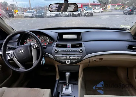 2011 Honda Accord Lxp z USA, uszkodzony, nr VIN 1HGCP2F42BA047141